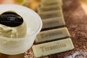 Rahmglace Tiramisu mit Kaffee
